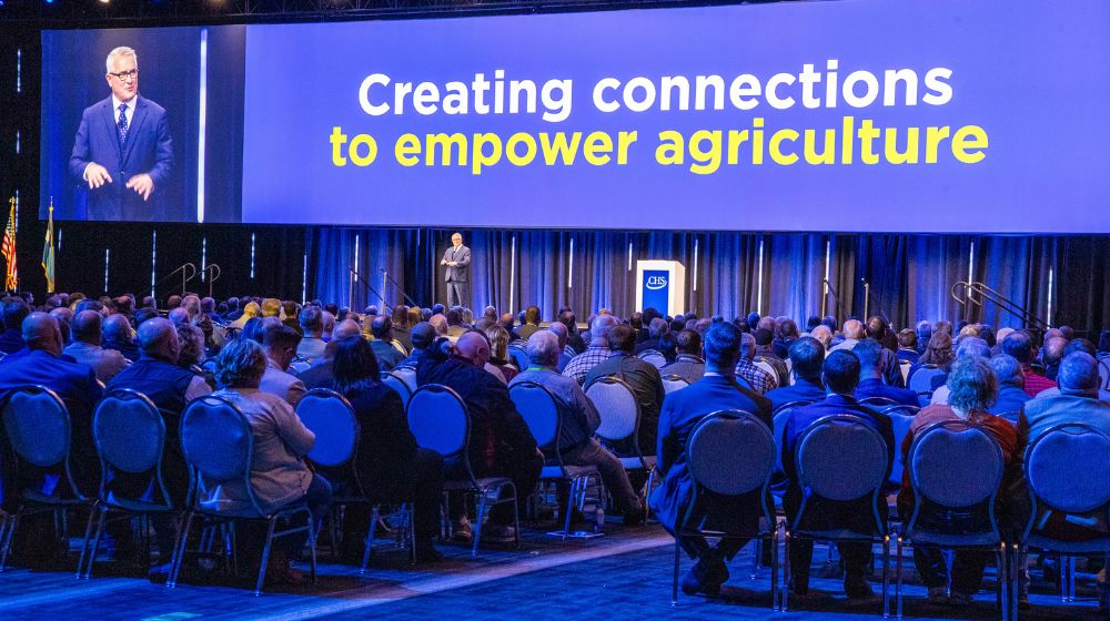 Many co-op members attending annual meeting.