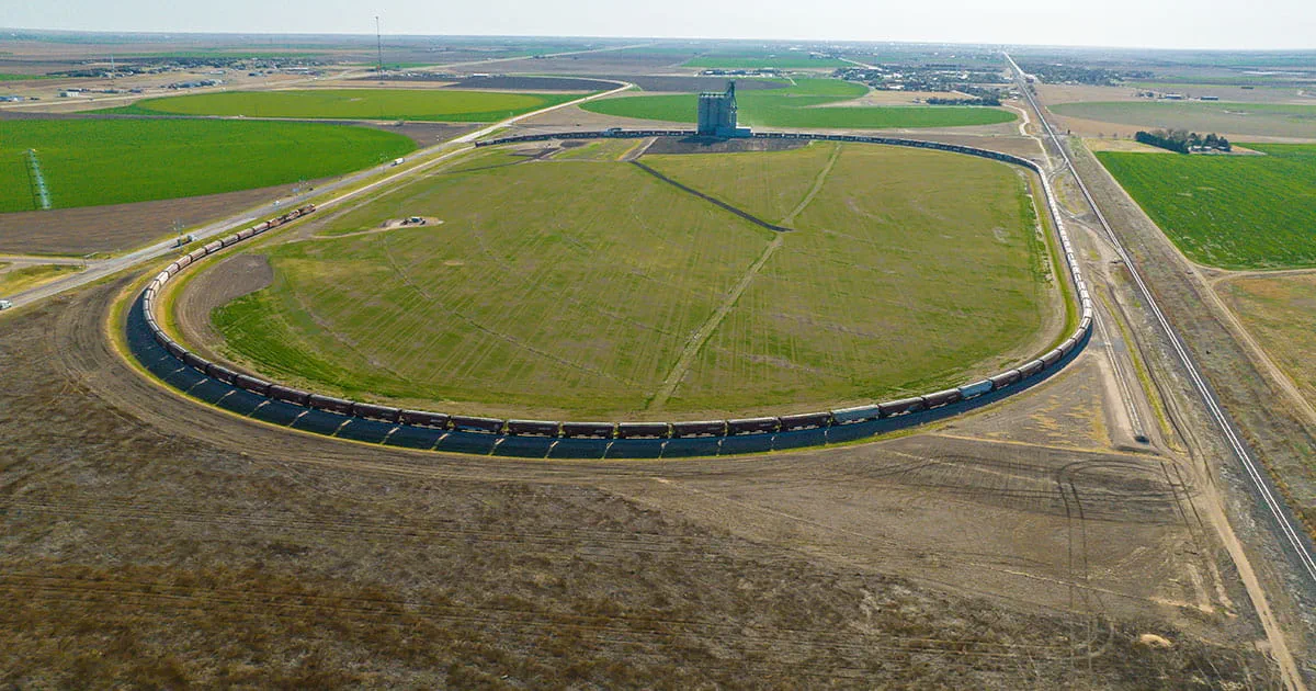 Kansas co-op masters high-speed train loading