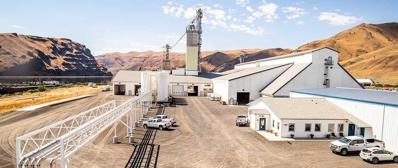 An ag retail facility with mountains in the background.